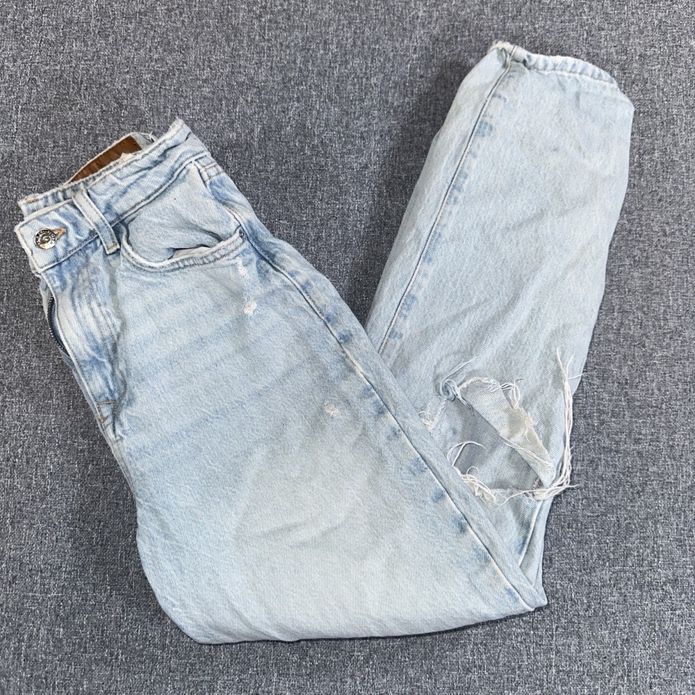 Zara Womens Distressed Light Wash Ripped Jeans‎ Raw Hem Trendy Denim 24 Size 2